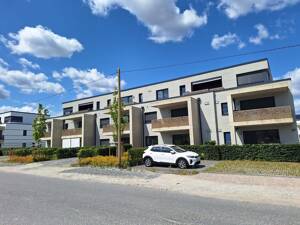 2 Zimmer mit Balkon und Einbauküche, frisch renoviert