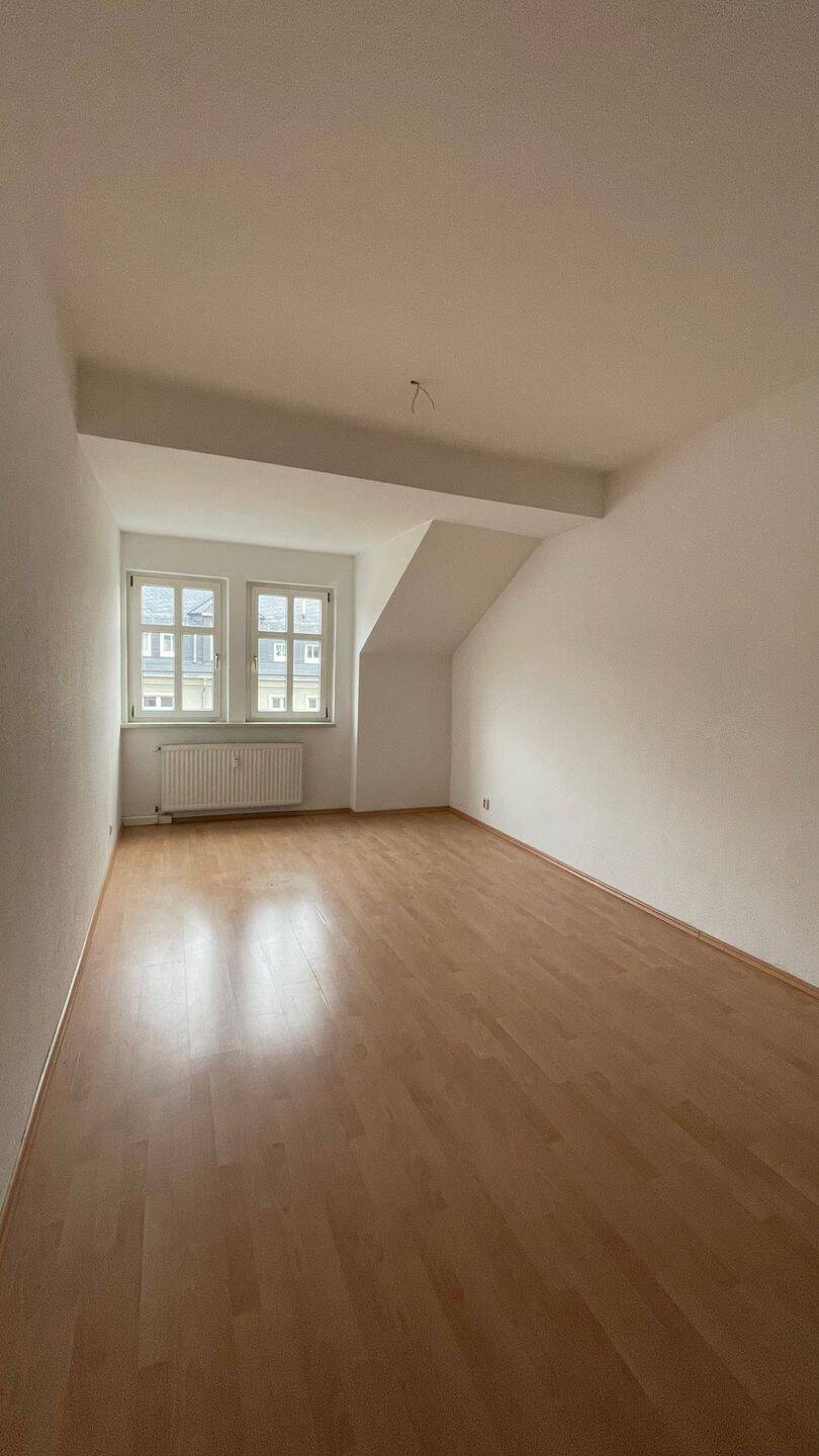 **freundliche, helle DG-Wohnung, 4-Raum mit Balkon** – Chemnitz – Vorschaubild 5