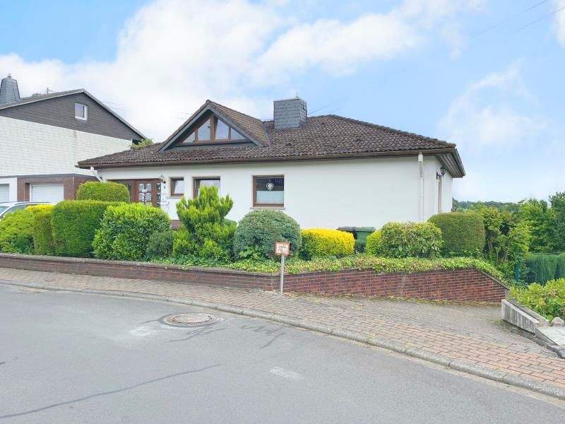 SIE SUCHEN ein tolles, freistehendes Haus mit Einliegerwohnung und Garten in ruhiger Lage von Seck? BITTESCHÖN, hier ... – Seck – Bild 1 von 9