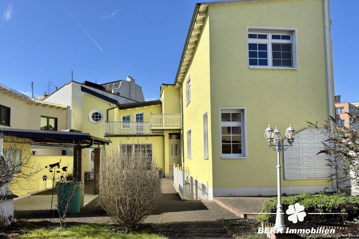 BERK Immobilien - Charmante Doppelhaushälfte mit vielseitigen Nutzungsmöglichkeiten in Offenbach-Bürgel – 63075 Offenbach am Main – Bild 1 von 9