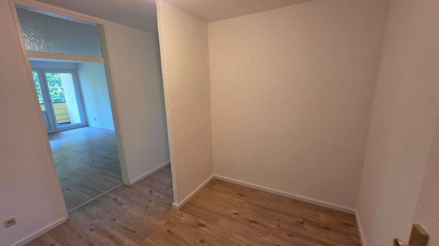Balkon mit Blick ins Grüne: 3-Zimmer-Wohnung in Mönchengladbach-Römerbrunnen – Mönchengladbach – Vorschaubild 5