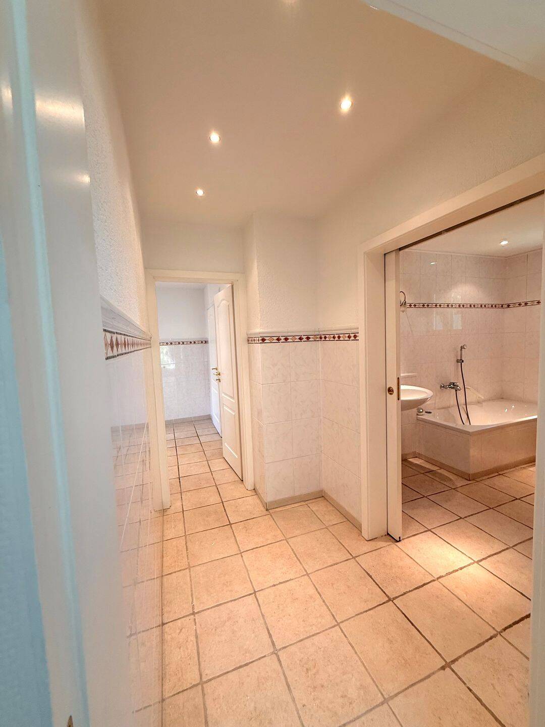 Gepflegte Erdgeschosswohnung mit Terrasse und Garten in Elmshorn zu vermieten! – Elmshorn – Vorschaubild 9