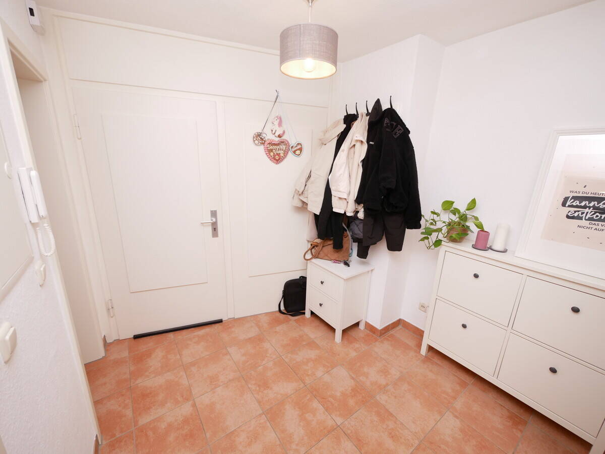 Sehr gepflegte 2,5 Raum-Dachgeschoss-Wohnung mit modernem Badezimmer in guter Lage von Buer-Mitte. – Gelsenkirchen – Vorschaubild 6