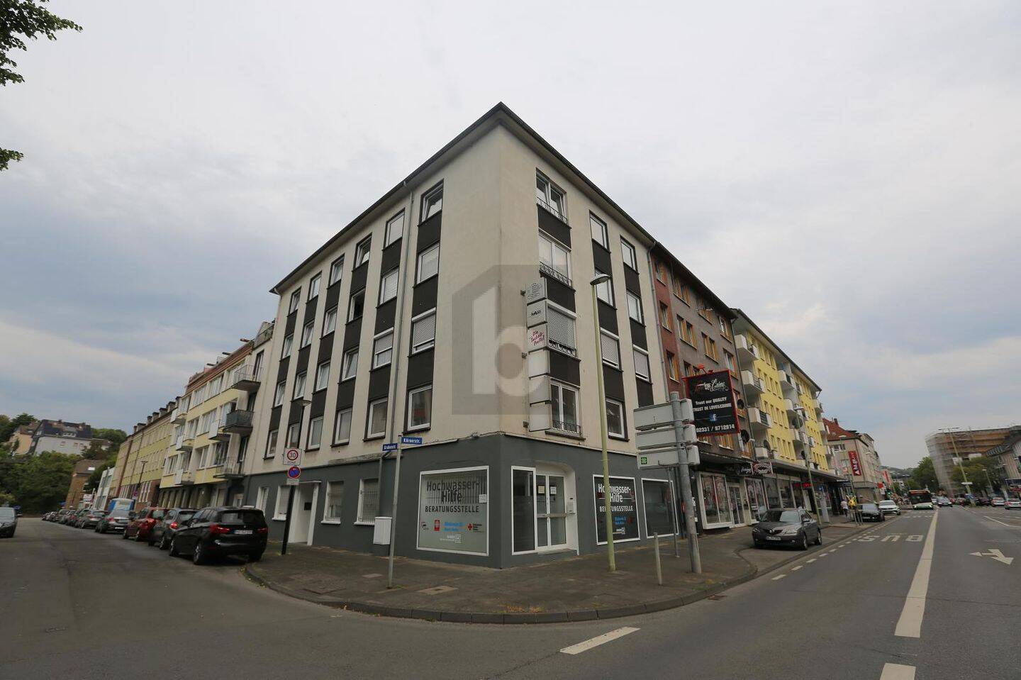 FAKTOR 15,8 - MEGA WOHN UND GESCHÄFTSHAUS