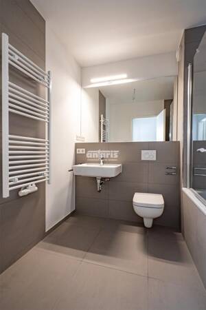 ** 3-Raum-Wohnung mit EBK, Balkon & Loggia im Herzen der Stadt ** – 1067 Dresden – Vorschaubild 7