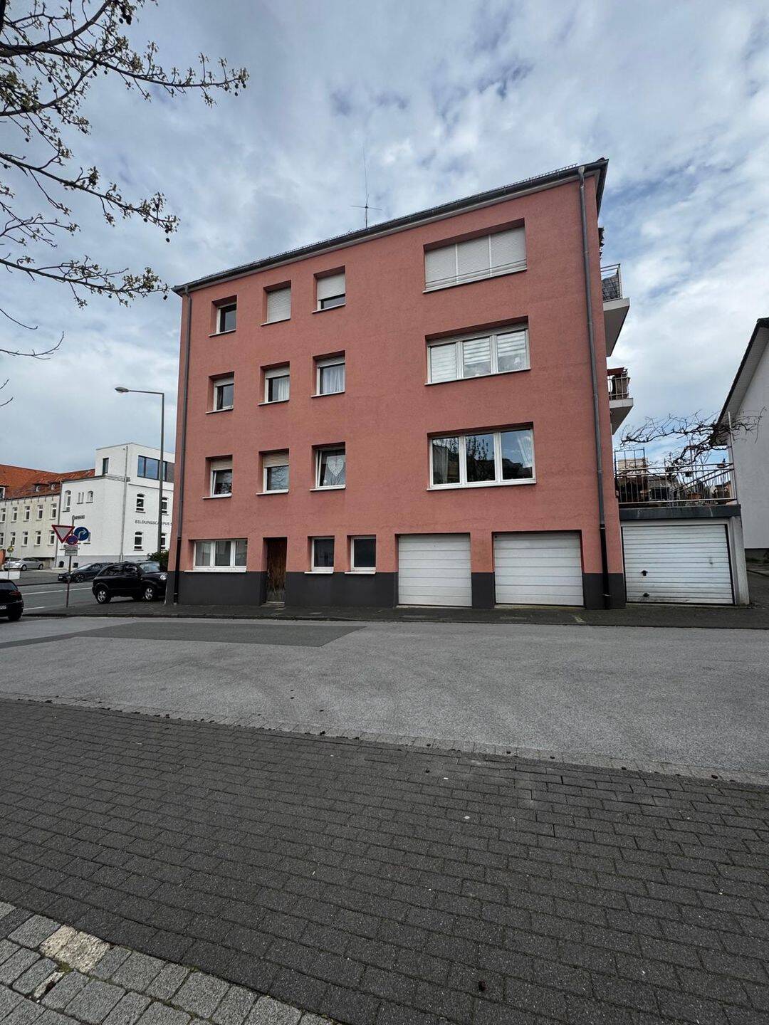 Großzügige Eigentumswohnung mit flexibler Zusatzeinheit, Sauna & Garage – zentrale Lage in Paderborn – Paderborn – Bild 1 von 9