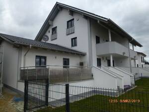 Exclusive Maisonette in einer neuwertigen DHH KFW 40+ mit gehobener Ausstattung und Garten