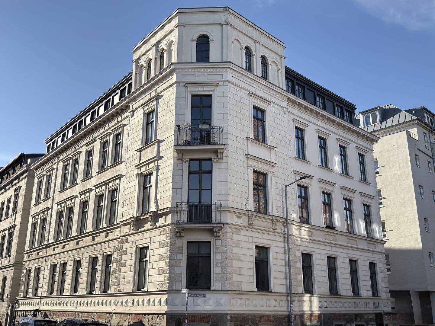 2-Zimmer-Altbauwohnung mit Balkon im Leipziger Waldstraßenviertel