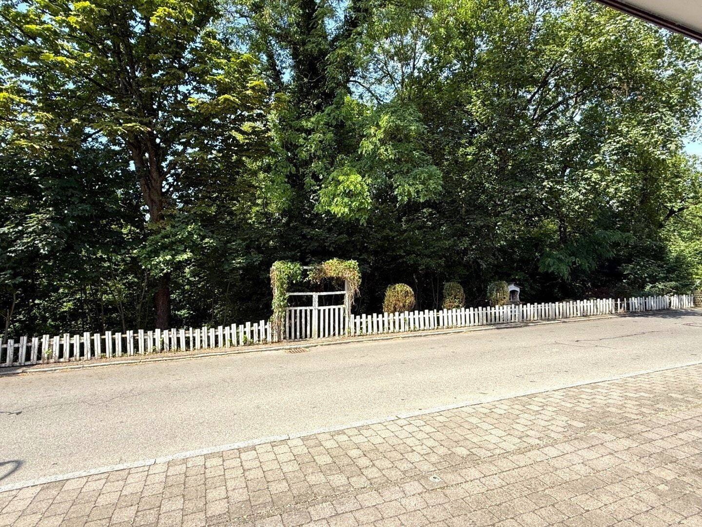 Willkommen Zuhause! Hübsche DHH in zentraler Lage mit großem Garten, Garage und ganz viel Grün – Ostrach – Vorschaubild 5