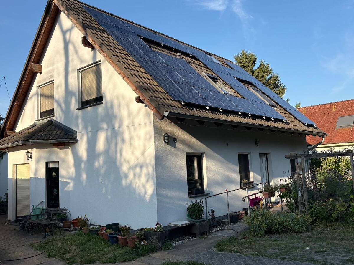 Modernes Wohnhaus mit Einliegerwohnung mit großem Garten in außergewöhnlicher Lage – 14469 Potsdam – Bild 1 von 7