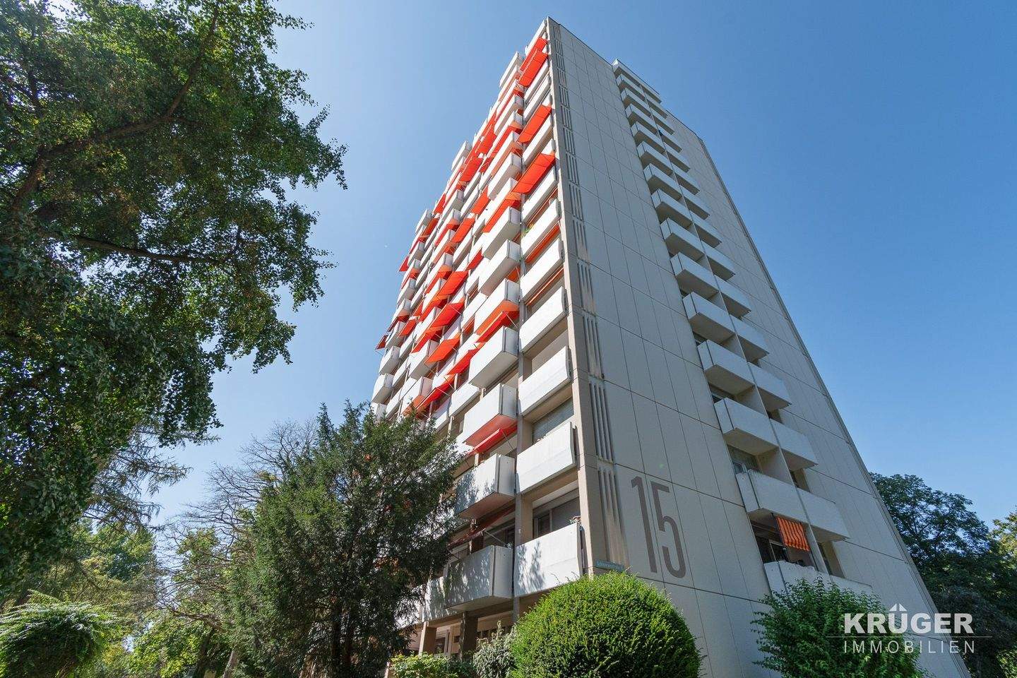 Karlsruhe-Durlach | Optimal geschnittene 3-Zimmer-Wohnung im 6. OG mit zwei Balkonen, EBK, Keller & herrlichem Ausblick - vermietet – Karlsruhe – Bild 1 von 9