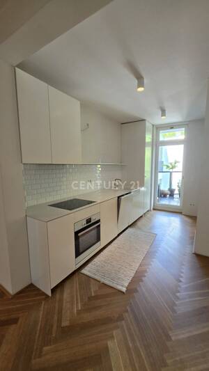 Teilmöblierte 5 Zi-Whg, mit Aufzug, 3 Balkone, 3 Bäder, ruhiges Wohnen trotz Stadtmitte! – 65183 Wiesbaden – Vorschaubild 3