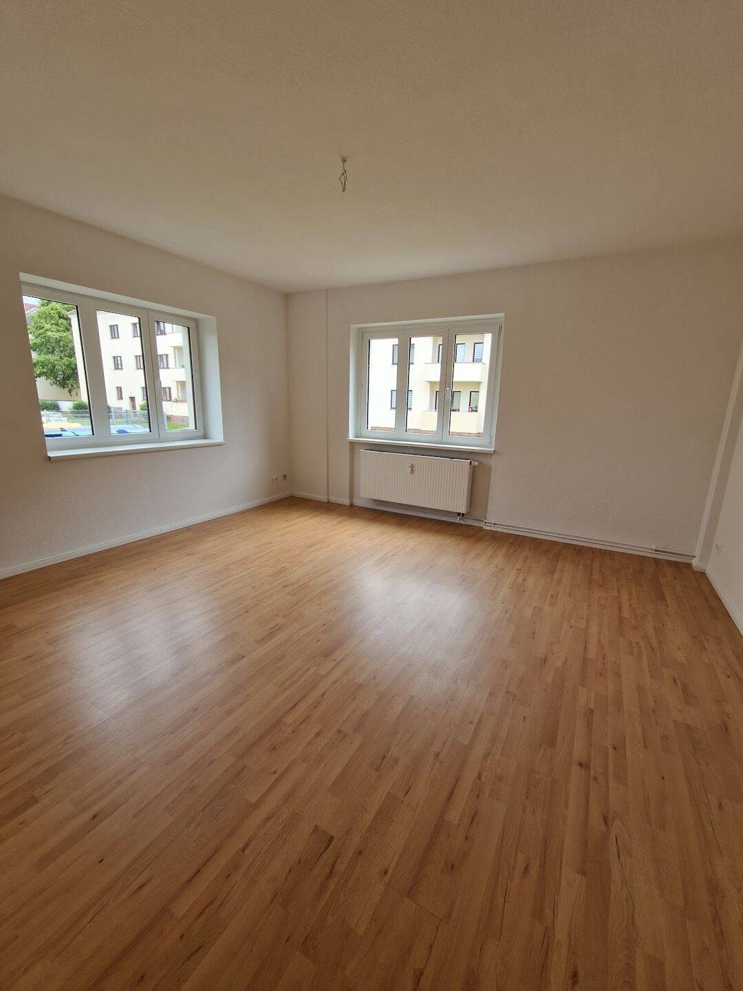Frisch renoviert- bezugsfertig - mit großzügigem Bad! Sommerdeal: Jetzt zwei Kaltmieten sparen* – Magdeburg – Vorschaubild 3