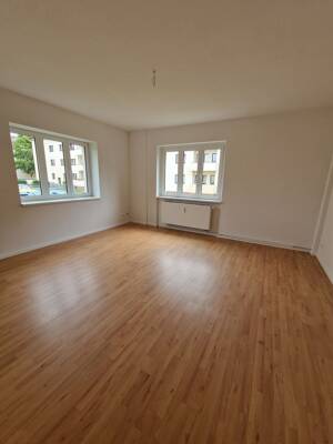 Frisch renoviert- bezugsfertig - mit großzügigem Bad! Sommerdeal: Jetzt zwei Kaltmieten sparen* – 39114 Magdeburg – Vorschaubild 3