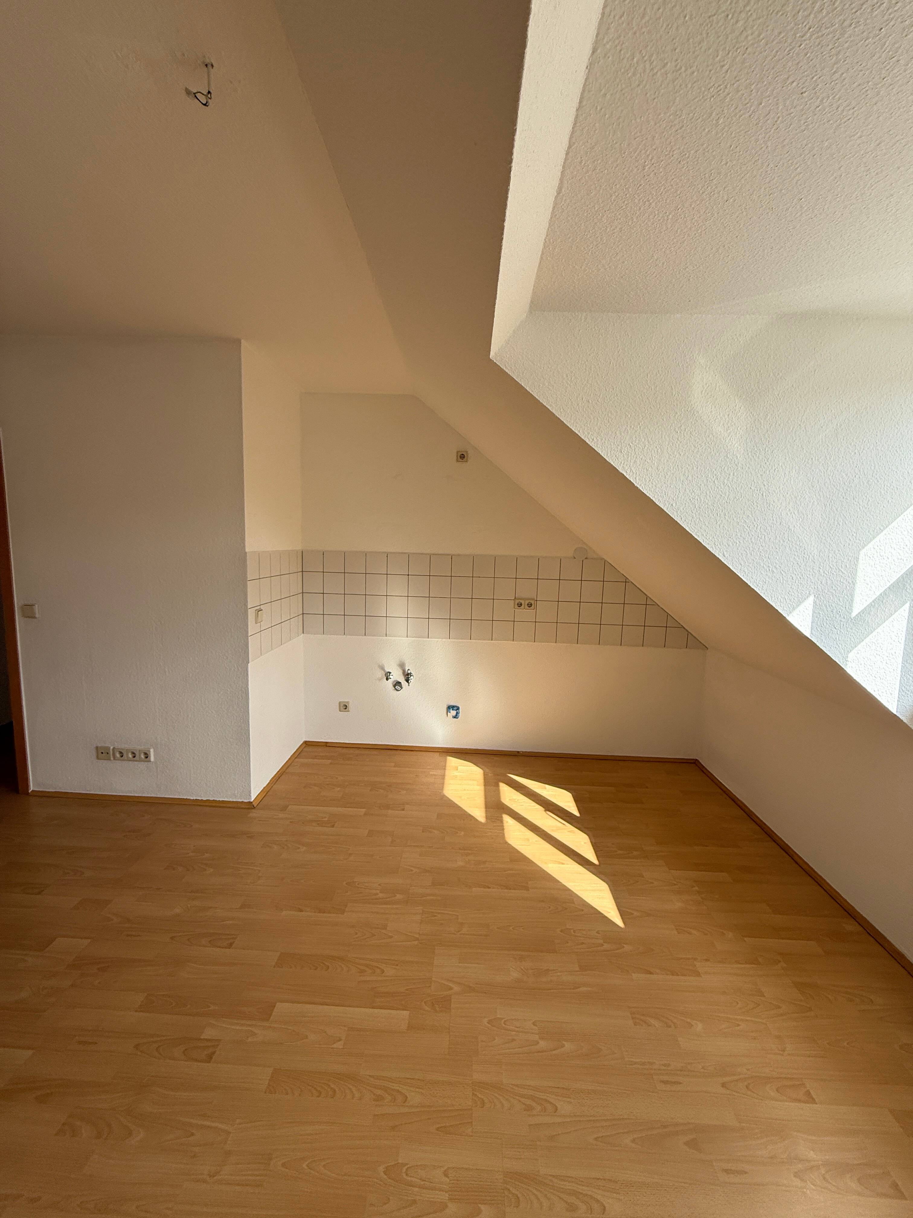Gemütliche SINGLE Wohnung im DG mit großer Dachgaube – Chemnitz – Vorschaubild 7