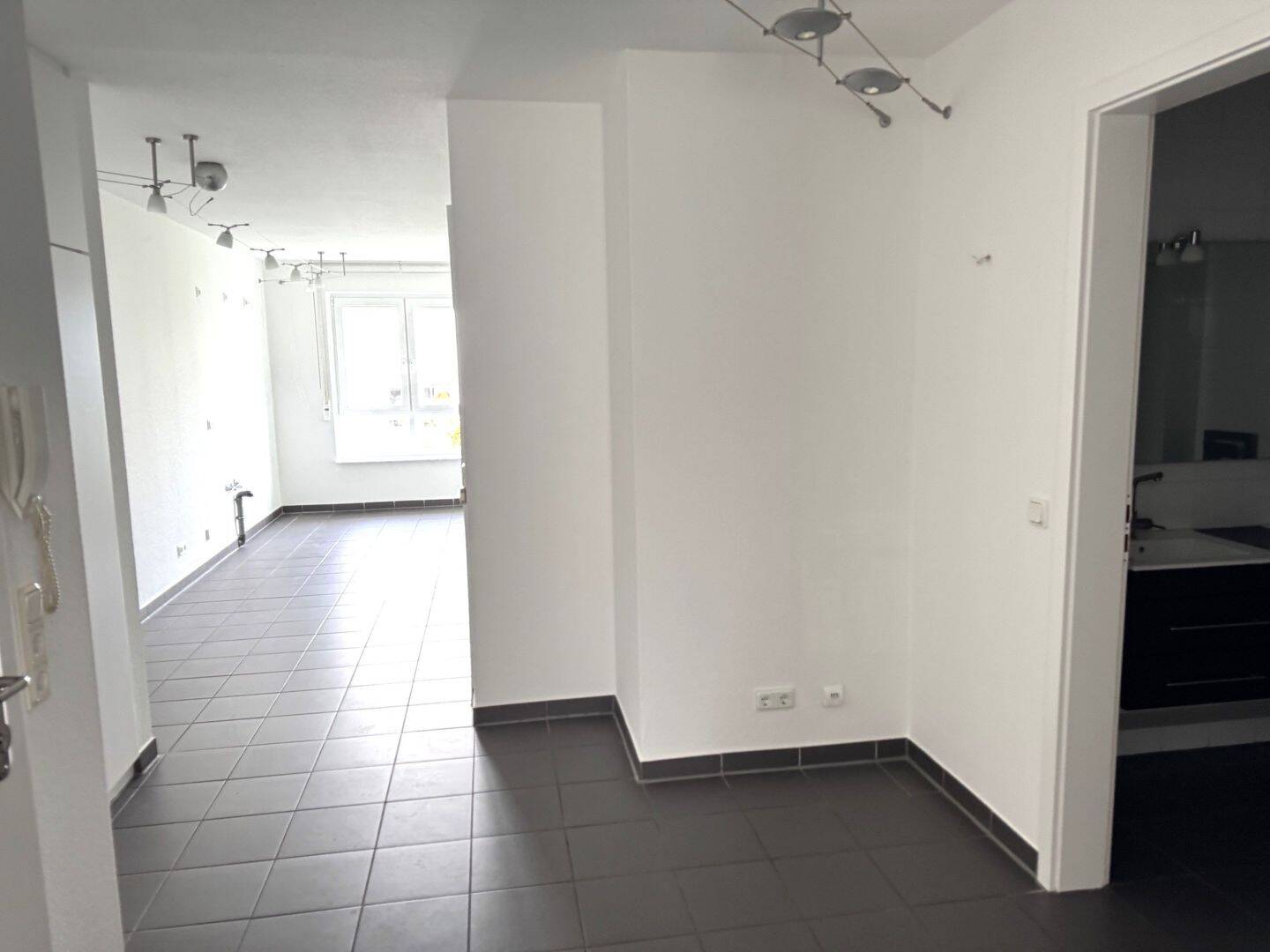 1 OG. Super Lage! Bad Wilhelmshöhe. Zwischen Bergpark und ICE-Bahnhof. Tiefgarage. Hinterhausbebauung. – Kassel – Vorschaubild 3