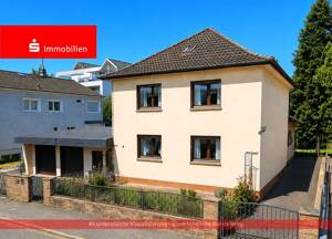 Großzügig. Grün. Vielseitig. - Zweifamilienhaus in begehrter Lage von Bürgel