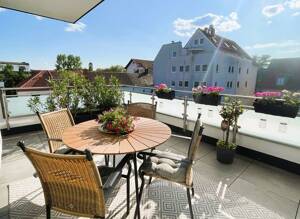 Penthouse mit großer Dachterrasse im Herzen von Schloß Neuhaus