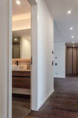 Vollmöblierte Design-Wohnung mit spannenden Blickachsen und Community-Features (Coworking, Fitness) – 20457 Hamburg – Vorschaubild 9