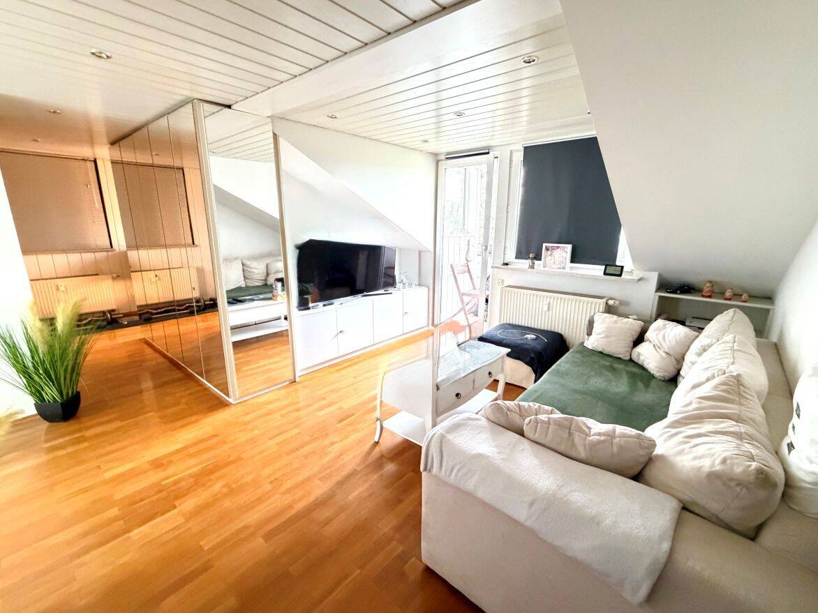 **gemütliche Mansardenwohnung**