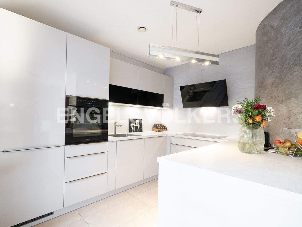 Exquisites Anwesen in Bad Kissingen: Eleganz trifft Komfort. – Bad Kissingen – Bild 1 von 8