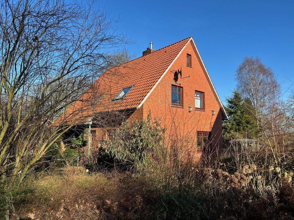 Modernisiertes Einfamilienhaus mit großem Grundstück am Feldrand! – Bienenbüttel – Bild 1 von 9