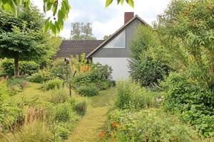 Ein Haus mit Charakter, Raum und Gartenfreude - Einfamilienhaus in ruhiger Lage von Hamburg-Lurup – 22549 Hamburg – Vorschaubild 2