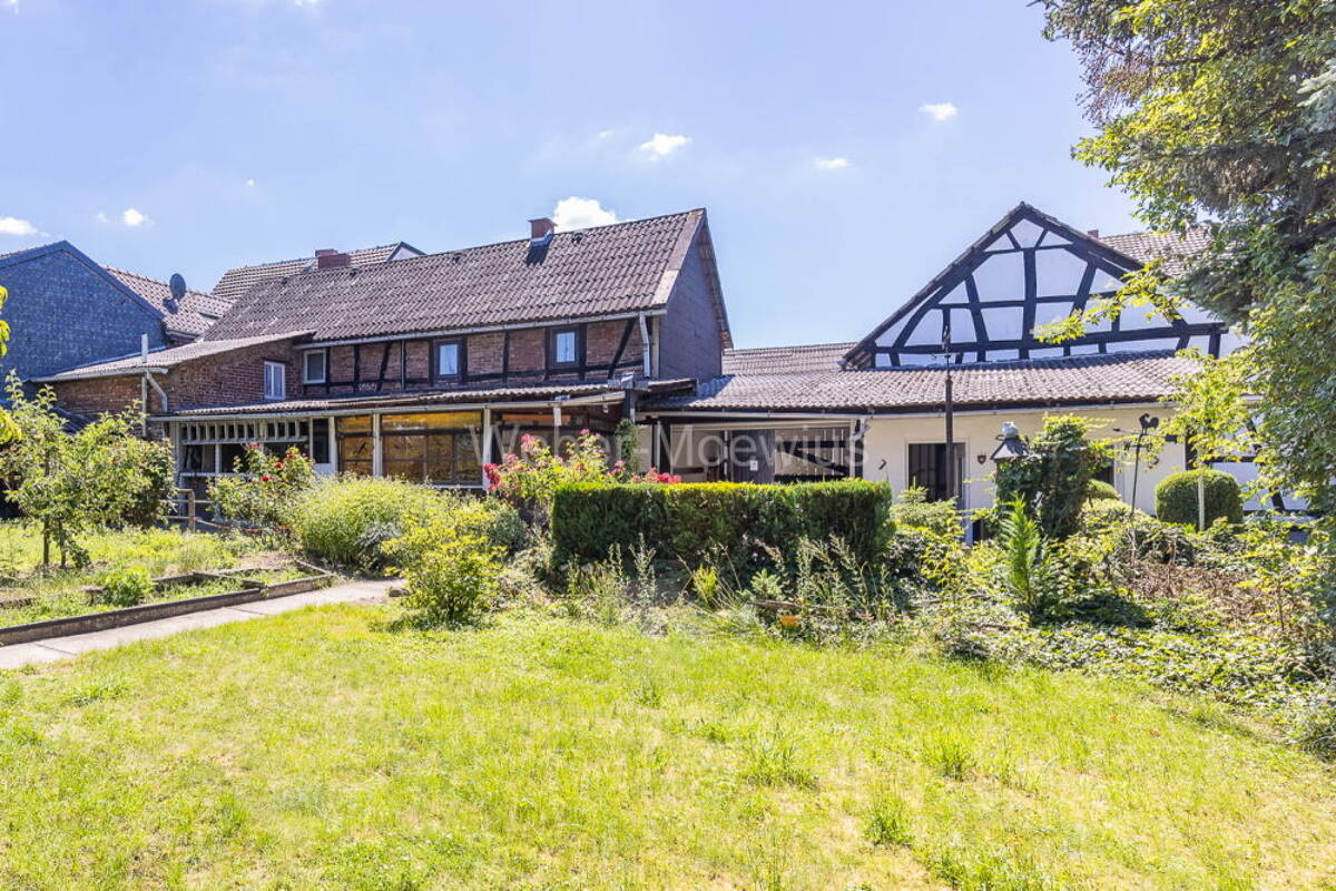 Gepflegte Hofanlage mit 2 Wohnhäusern, Nebengebäuden u.v.m. / Bauvorbescheid für 3. Wohnhaus – 53123 Bonn – Bild 1 von 9