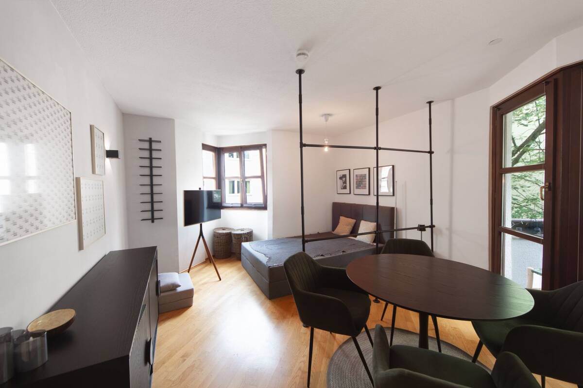 Kompakte Stadtwohnung in Bestlage Münchens – 80799 München – Bild 1 von 3