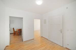 Gemütlicher Altbau direkt am Park. Helle 3-Zi-Whg mit großer Wohnküche & Balkon zum ruhigen Innenhof – 80993 München – Vorschaubild 3