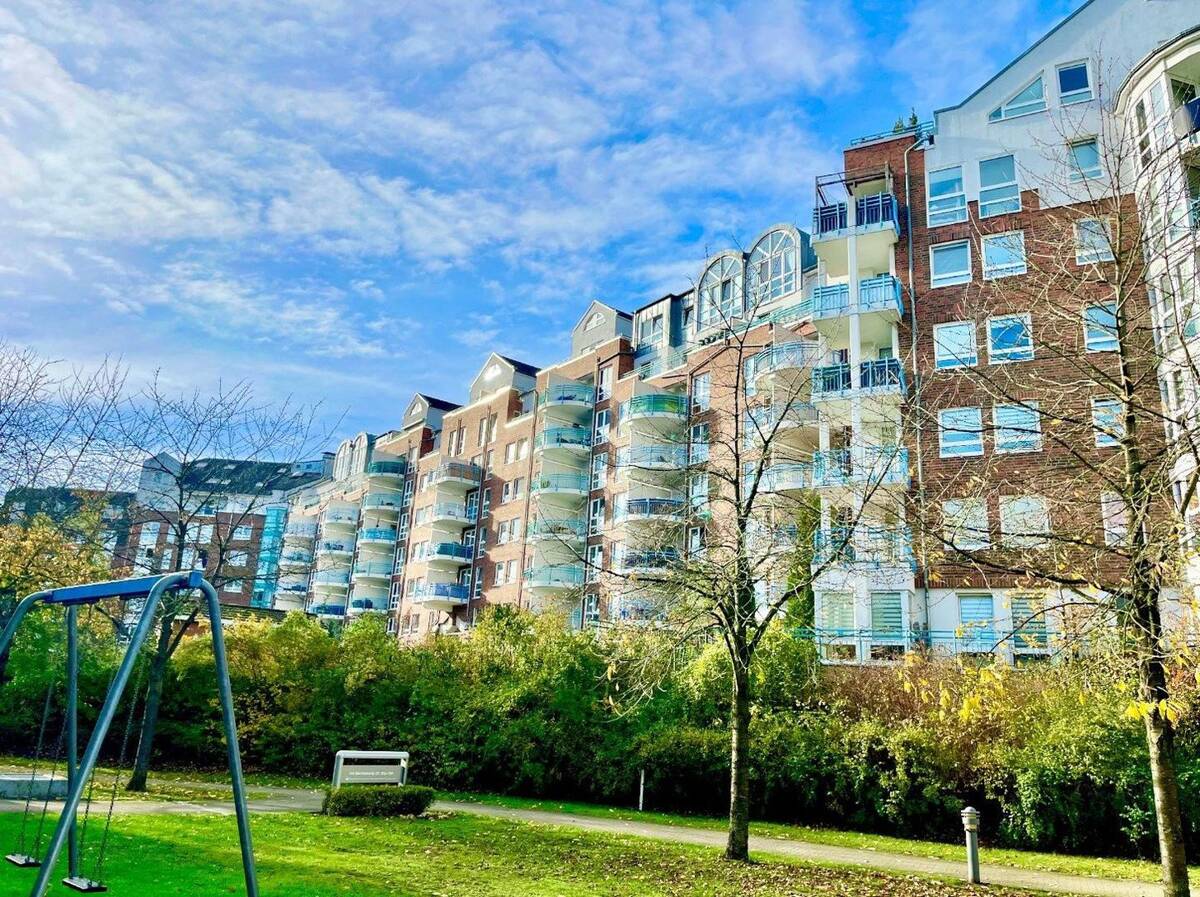 Von Privat, Helle und ruhige 2-Zimmer-Wohnung in Hamburg, mit Balkon ins grüne, inkl. TG-Stellplatz – 21031 Hamburg – Bild 1 von 9