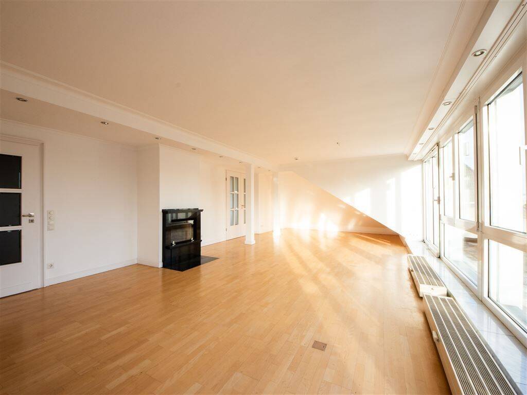 Großzügiges Penthouse in Golzheim - Wohnkomfort mit Kamin – Düsseldorf – Vorschaubild 2