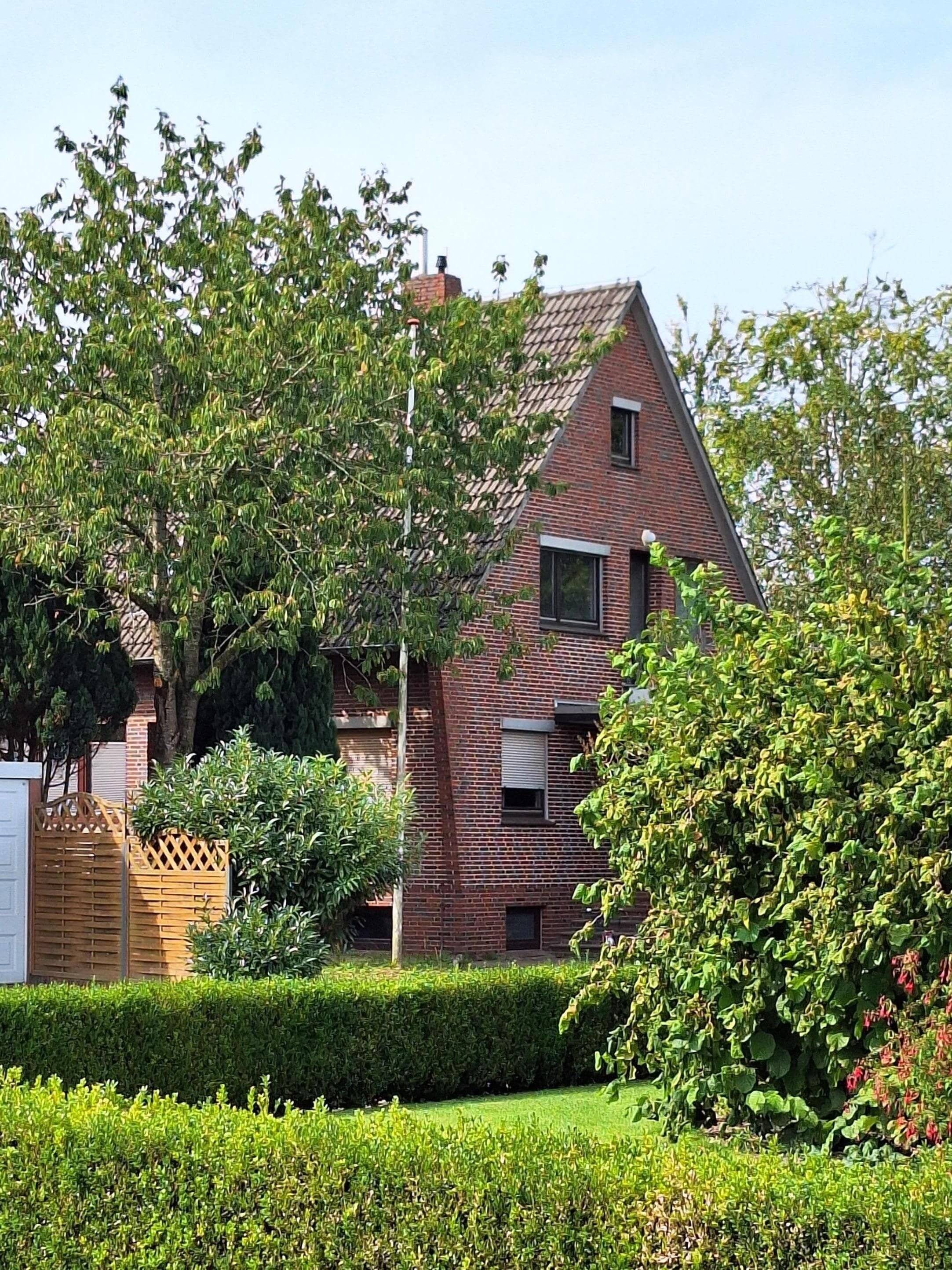 Einfamilienhaus in Accum zu verkaufen! Ruhige Lage! – Schortens – Bild 1 von 7