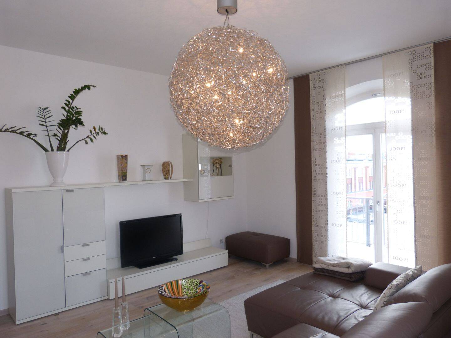 Attraktive, moderne und helle 3-Zimmerwohnung mit Einbauküche und zwei Balkonen in unmittelbarer Nähe zum Südstadtpark Fürth – Fürth – Vorschaubild 2