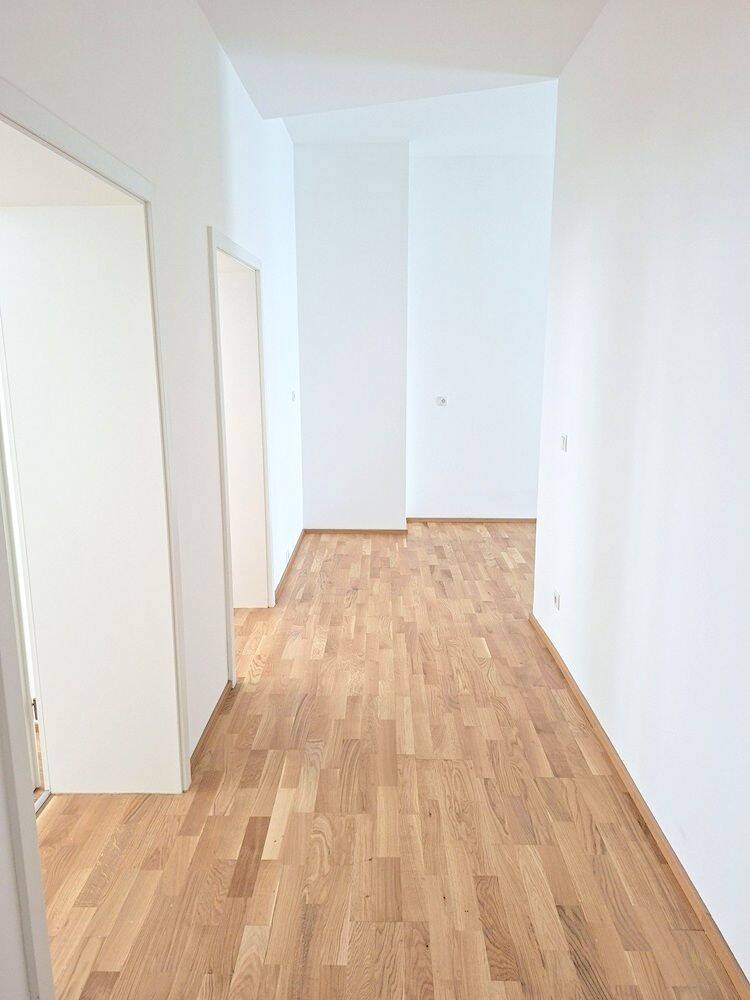 !! 4-Zimmer-Wohnung in ruhiger Nebenstraße mit Balkon und PKW-Stellplatz !! – Chemnitz – Vorschaubild 2