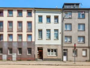 Investment: Gepflegtes Mehrfamilienhaus mit Praxisfläche