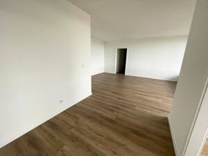 Renovierte 3-Zimmer-Wohnung: moderne Ausstattung, Balkon, neues Wannenbad, separate Küche, sep. WC – 51145 Köln – Vorschaubild 7