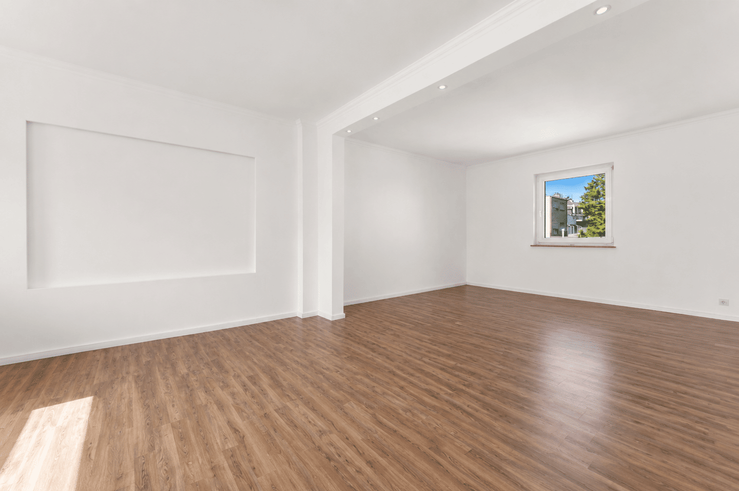 Wohnen auf zwei Ebenen - großzügige Maisonettewohnung mit Balkon und zwei Garagen in Bremen-Walle – Bremen – Vorschaubild 2
