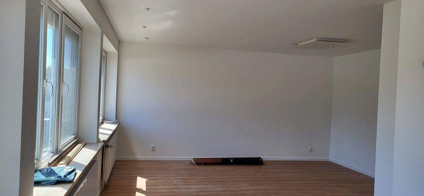 **Alt-Rahlstedt, Erstbezug nach Komplettsanierung, offene 2-Zi-Wohnung, 2. OG, Balkon, TG Stellplatz** – Hamburg – Vorschaubild 3