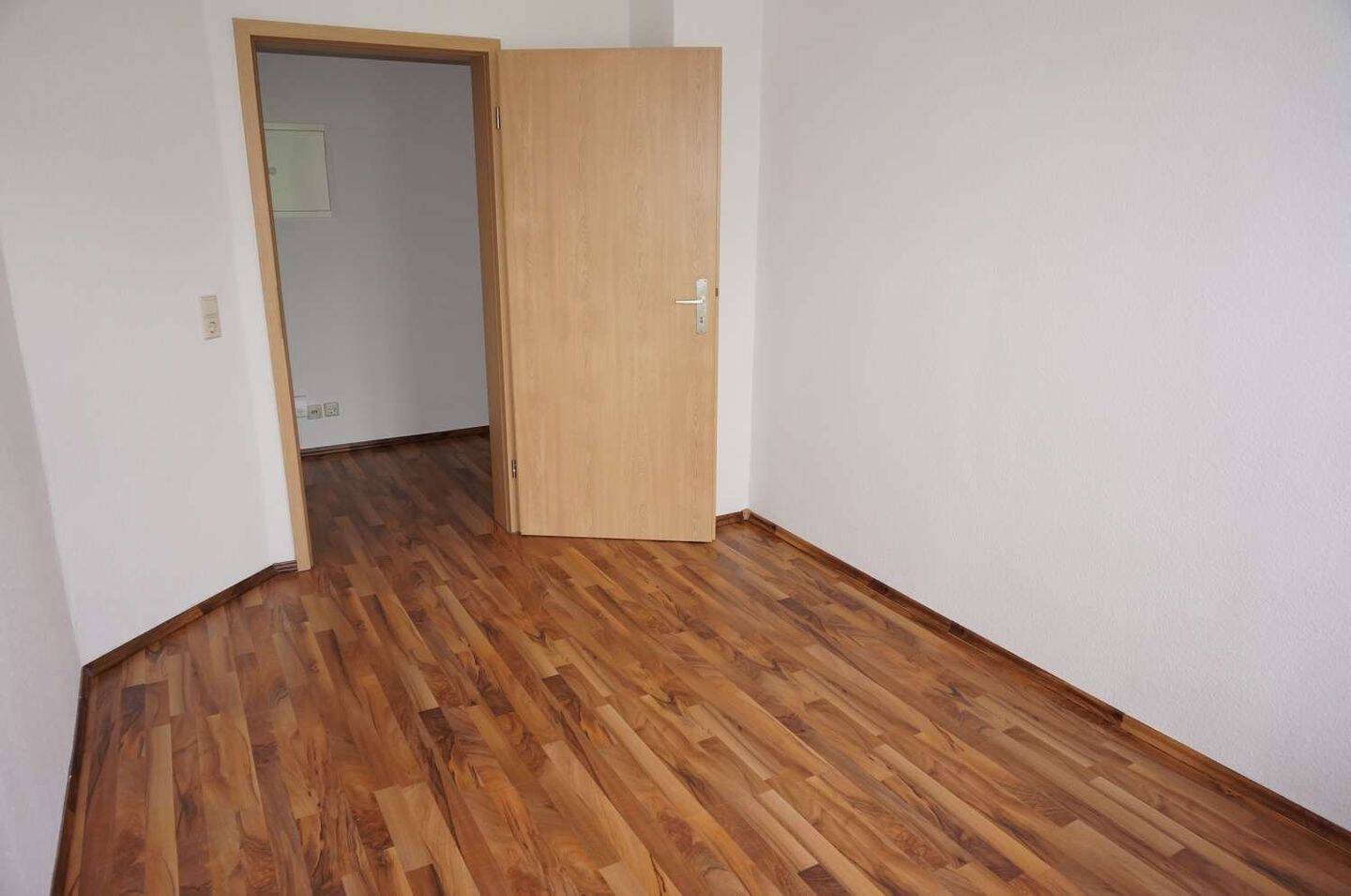 2. OG / Balkon und Laminat / EBK inkl. - frei ab 1.8.26 – Chemnitz – Vorschaubild 4