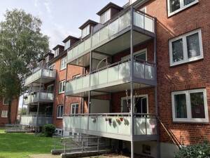 Hier fühlt man sich wohl: sanierte 2,5 Zimmer Wohnung mit Balkon, sofort anmietbar! – 23562 Lübeck – Vorschaubild 2