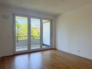 Schöne 2-Zimmer-Wohnung mit sonnigem Balkon und Tiefgaragenstellplatz – 81369 München – Vorschaubild 2