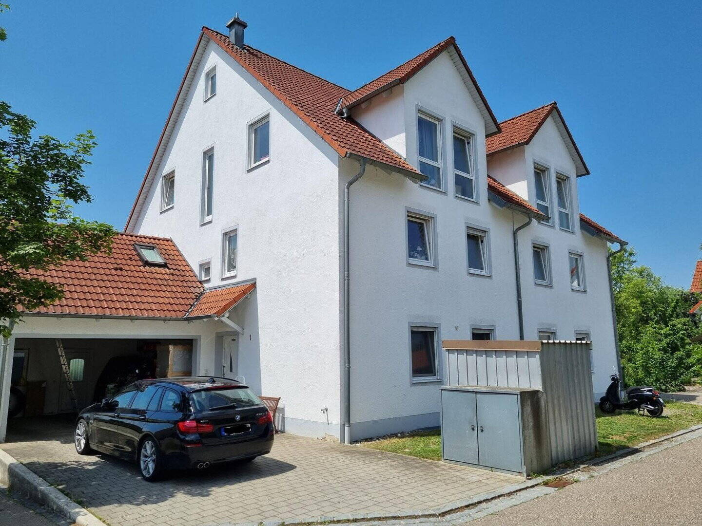 Großzügige Doppelhaushälfte mit 2 Wohneinheiten - ideal für Mehrgenerationen oder Wohnen & Vermieten – Beratzhausen – Bild 1 von 9