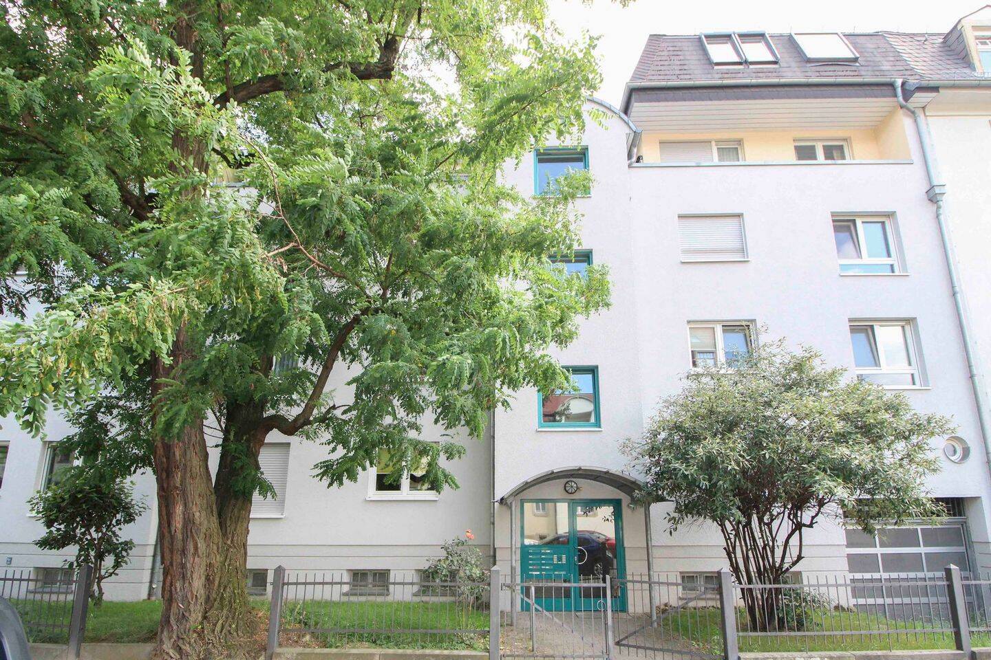 !!!TOP LAGE!!! Vermietete Erdgeschosswohnung mit herrlicher Terrasse – Dresden – Vorschaubild 2