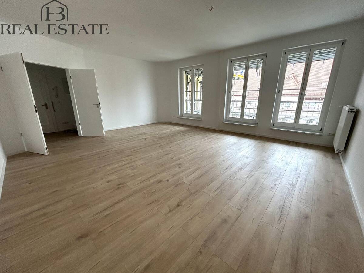Großzügige Altbauwohnung in der Hegelstraße ! – 39104 Magdeburg – Bild 1 von 9