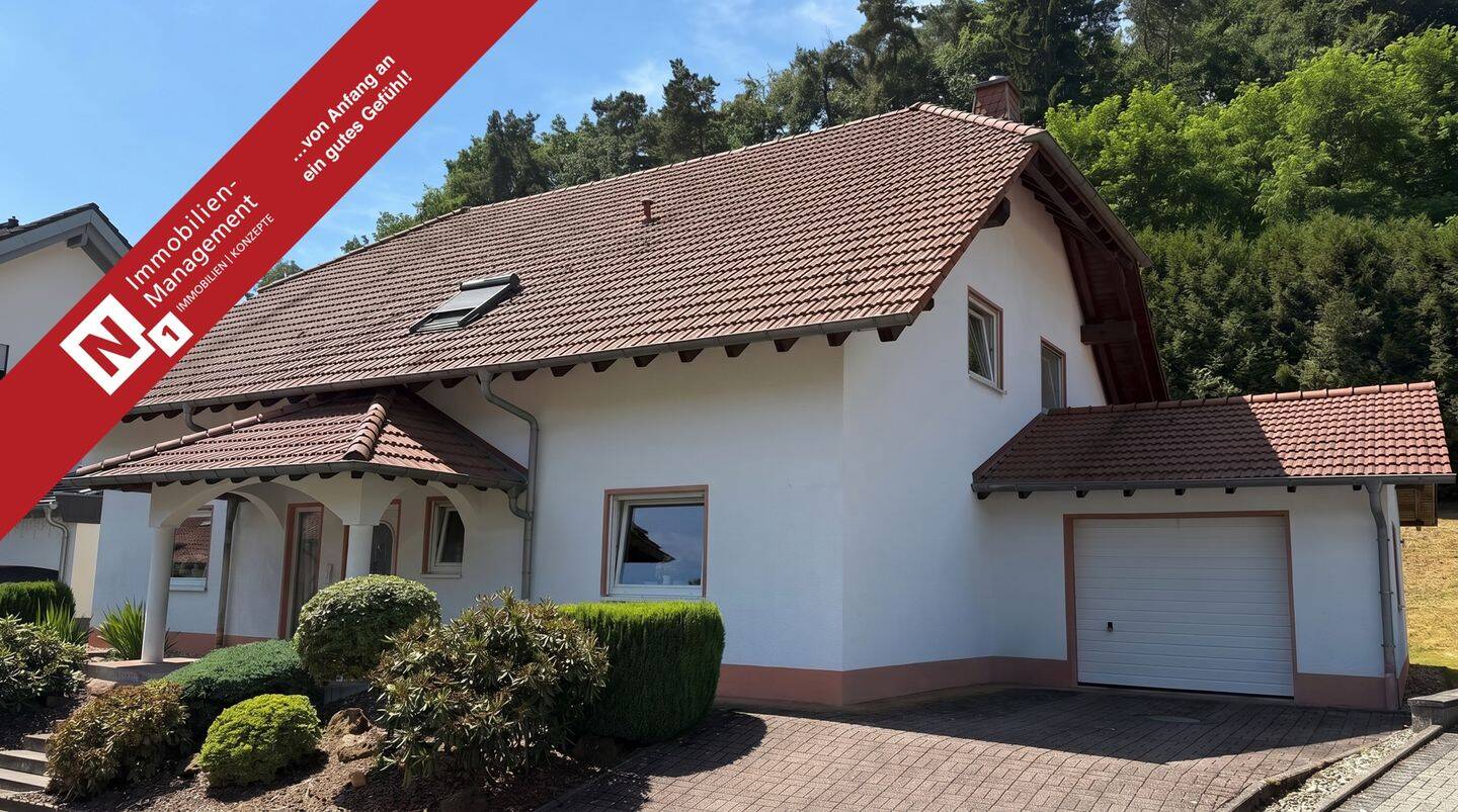 Repräsentatives Einfamilienhaus mit Balkon, Garage und Wintergarten