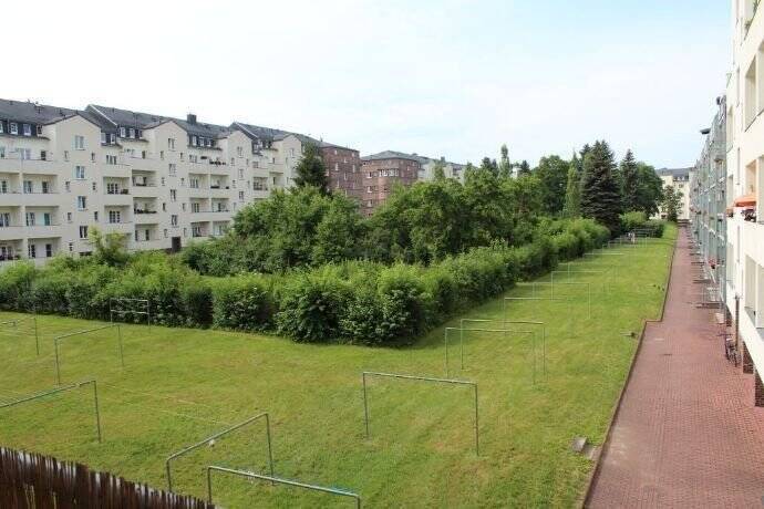 helle 2-Raum-Wohnung, mit Einbauküche und Balkon – Chemnitz – Vorschaubild 3