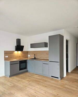 Neubaukomfort im Erstbezug: Helle 3-Zimmerwohnung mit zwei Balkonen, EBK und Tiefgaragenstellplatz – 65931 Frankfurt am Main – Vorschaubild 4