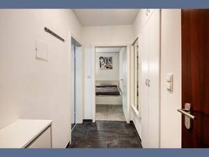 Möbliert: Toll geschnittene Wohnung mit schönem Bad – 81539 München – Vorschaubild 9