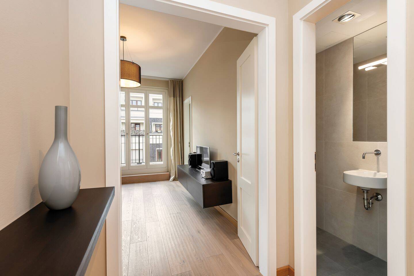 Elegante Stadtwohnung mit Penthouse-Flair in den Fellini Residences – Berlin – Vorschaubild 2
